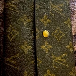 LV long wallet